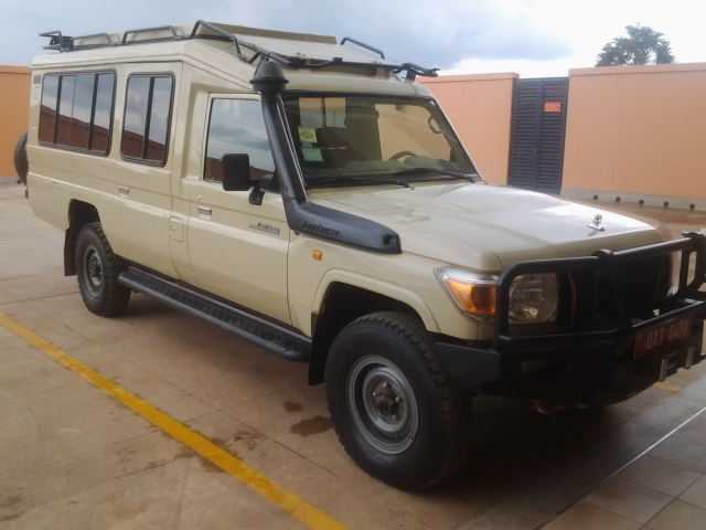 Country Border Crossing with Car Rental from Uganda